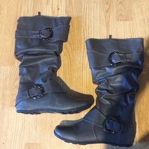 Paris grey boot❤️ never worn perfect condition!